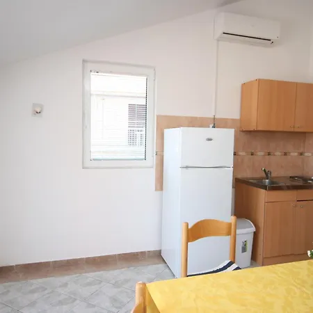Appartement With A Parking Space Pirovac, Sibenik - 6246 *