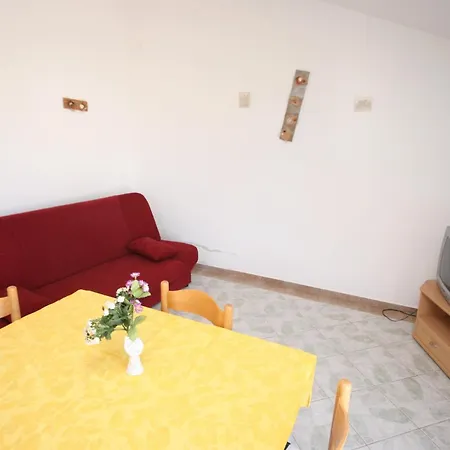 Appartement With A Parking Space Pirovac, Sibenik - 6246 *