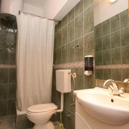 Apartment With A Parking Space Pirovac, Sibenik - 6246 *