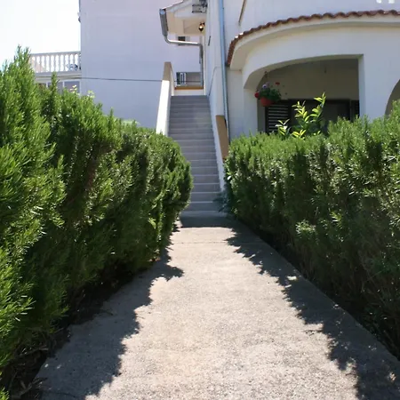 Apartment With A Parking Space Pirovac, Sibenik - 6246 *