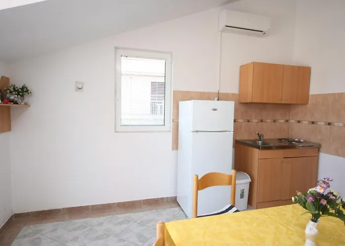 Apartamento With A Parking Space Pirovac, Sibenik - 6246 *