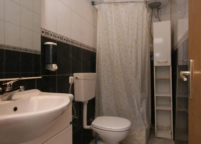 Apartamento With A Parking Space Pirovac, Sibenik - 6246 *