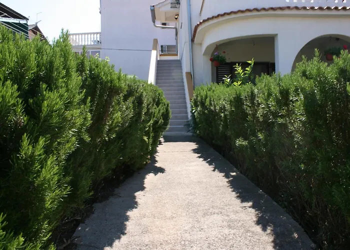 Apartamento With A Parking Space Pirovac, Sibenik - 6246 *