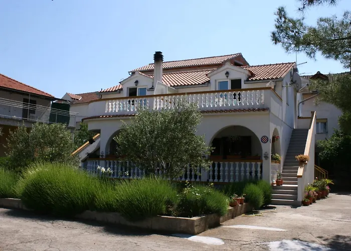 アパート With A Parking Space Pirovac, Sibenik - 6246 ピロヴァッツ